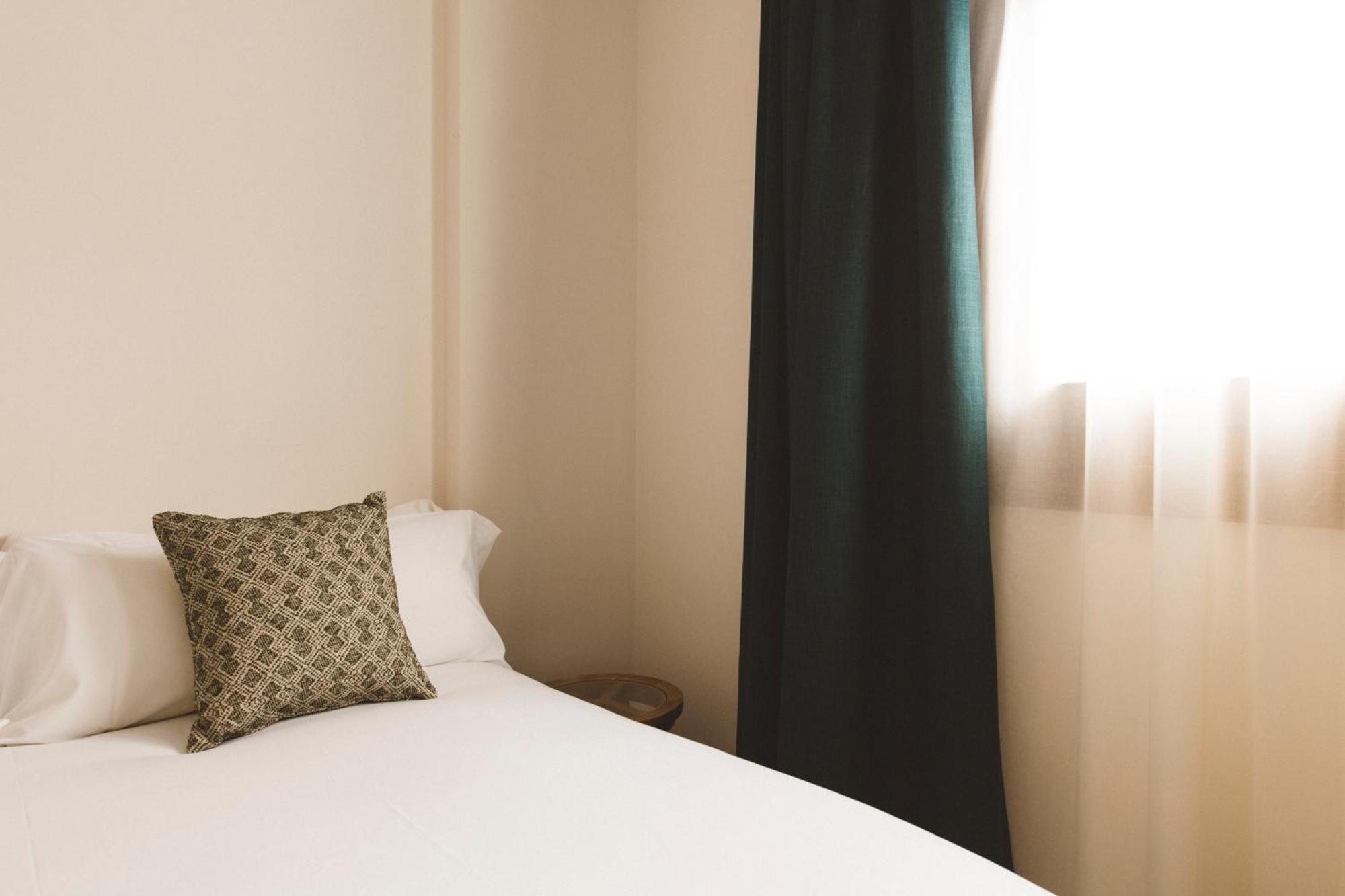 Honest Granada Hotel — Photos 1